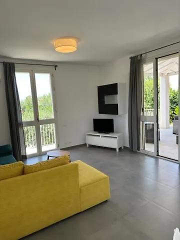 Casa Verdemare Чефалу